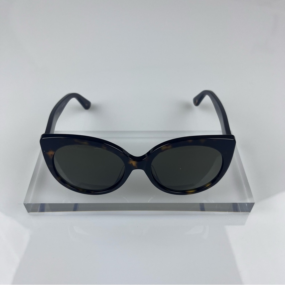 Gucci Cat Eye Style Sunglasses in Tortoise with Gold GG Logo - Picture 3 of 4